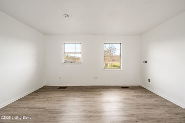 2905 Fordhaven Rd, Louisville, KY 40214