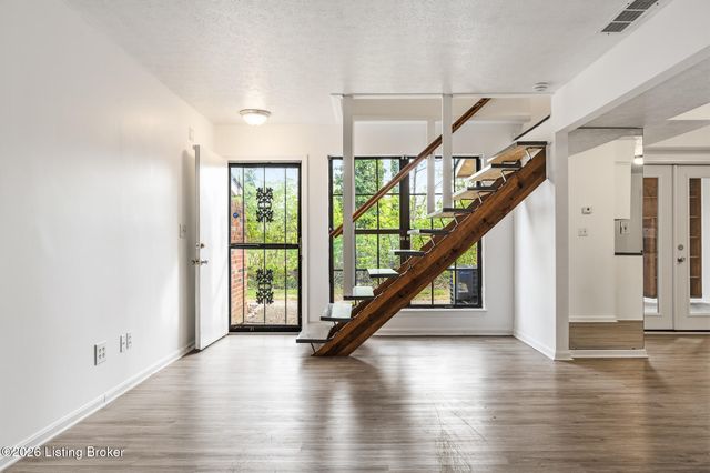 2905 Fordhaven Rd, Louisville, KY 40214