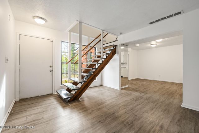 2905 Fordhaven Rd, Louisville, KY 40214