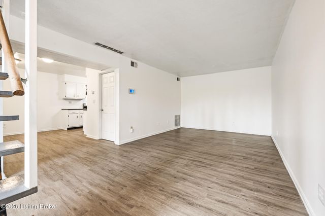 2905 Fordhaven Rd, Louisville, KY 40214