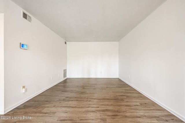 2905 Fordhaven Rd, Louisville, KY 40214