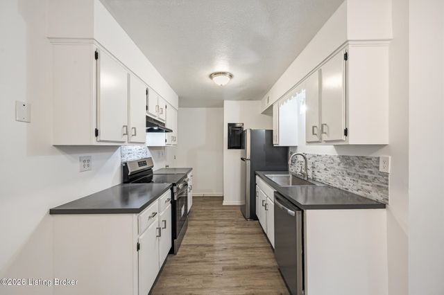 2905 Fordhaven Rd, Louisville, KY 40214