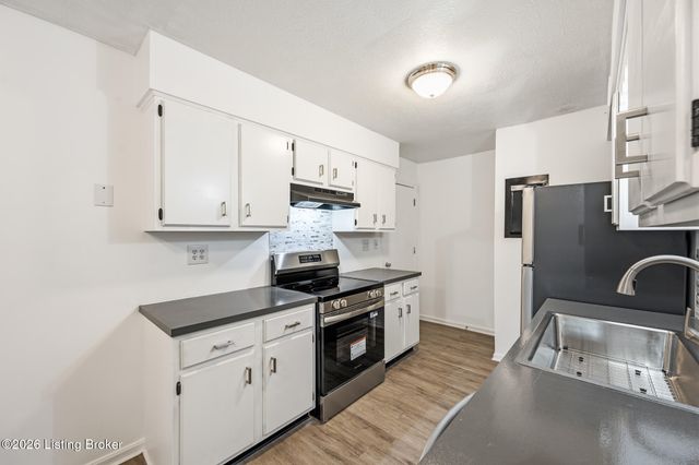 2905 Fordhaven Rd, Louisville, KY 40214