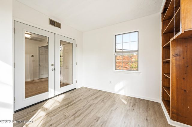 2905 Fordhaven Rd, Louisville, KY 40214