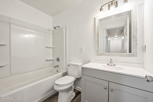 2905 Fordhaven Rd, Louisville, KY 40214