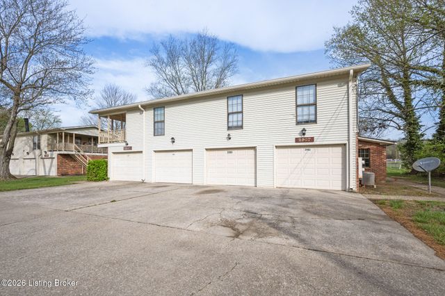 2905 Fordhaven Rd, Louisville, KY 40214