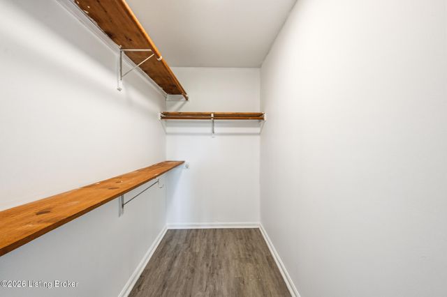 2905 Fordhaven Rd, Louisville, KY 40214