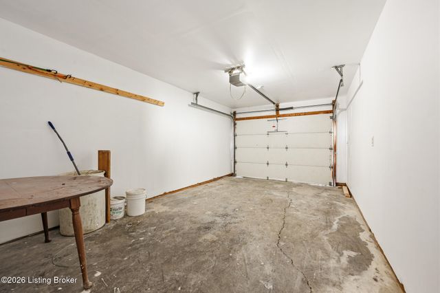 2905 Fordhaven Rd, Louisville, KY 40214