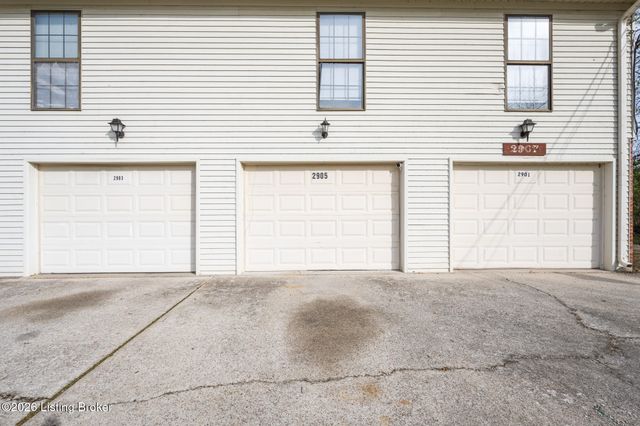 2905 Fordhaven Rd, Louisville, KY 40214