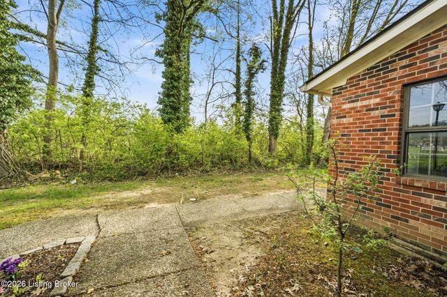 2905 Fordhaven Rd, Louisville, KY 40214