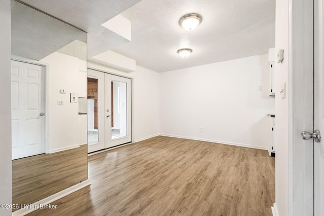 2905 Fordhaven Rd, Louisville, KY 40214