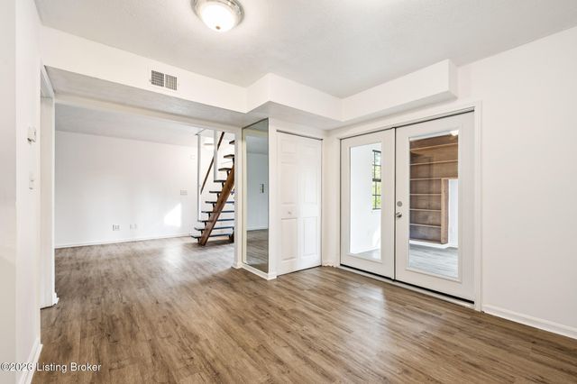 2905 Fordhaven Rd, Louisville, KY 40214