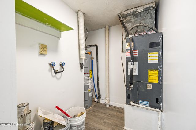 2905 Fordhaven Rd, Louisville, KY 40214