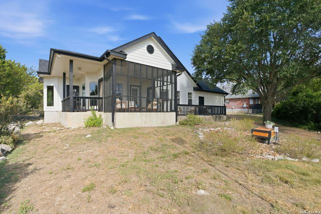 462 SUNCREST DR, New Braunfels, TX 78132