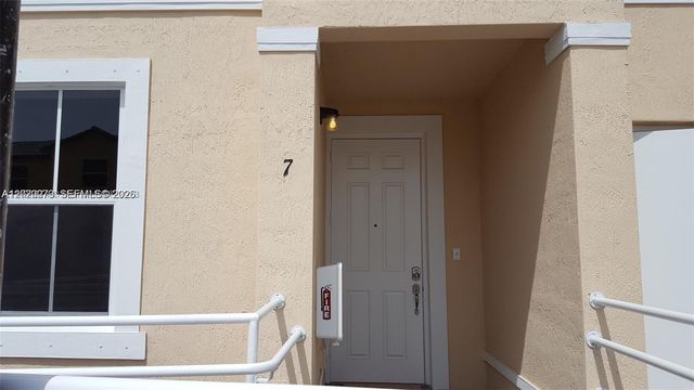 142 SE 28th Ter 7, Homestead, FL 33033