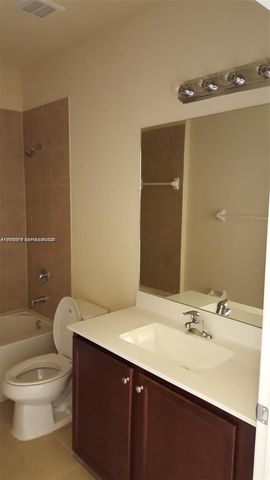 142 SE 28th Ter 7, Homestead, FL 33033