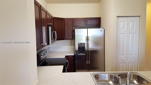 142 SE 28th Ter 7, Homestead, FL 33033