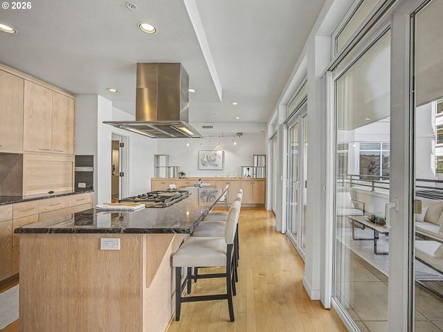 2445 Nw Westover Rd 202, Portland, OR 97210