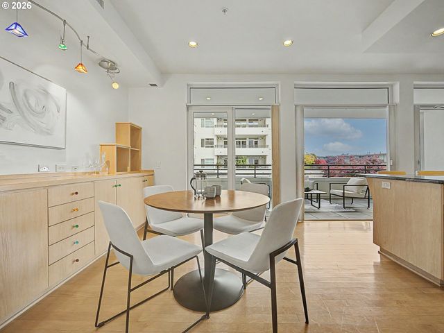 2445 Nw Westover Rd 202, Portland, OR 97210