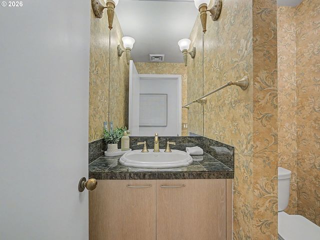 2445 Nw Westover Rd 202, Portland, OR 97210