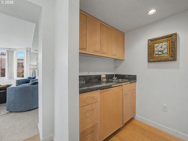 2445 Nw Westover Rd 202, Portland, OR 97210