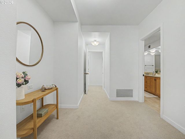 2445 Nw Westover Rd 202, Portland, OR 97210