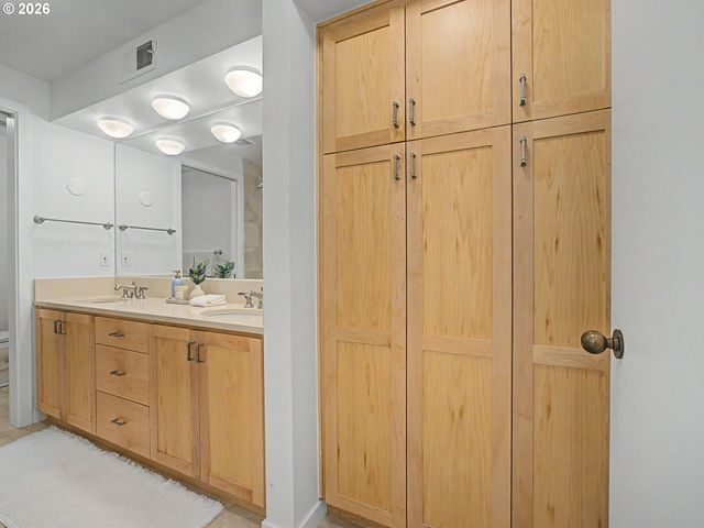 2445 Nw Westover Rd 202, Portland, OR 97210