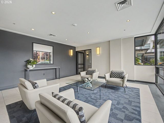 2445 Nw Westover Rd 202, Portland, OR 97210