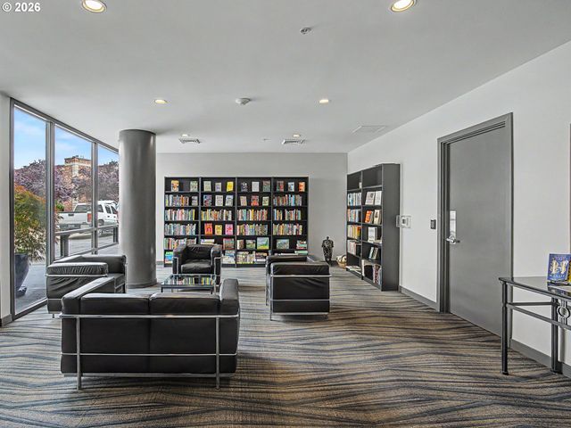 2445 Nw Westover Rd 202, Portland, OR 97210