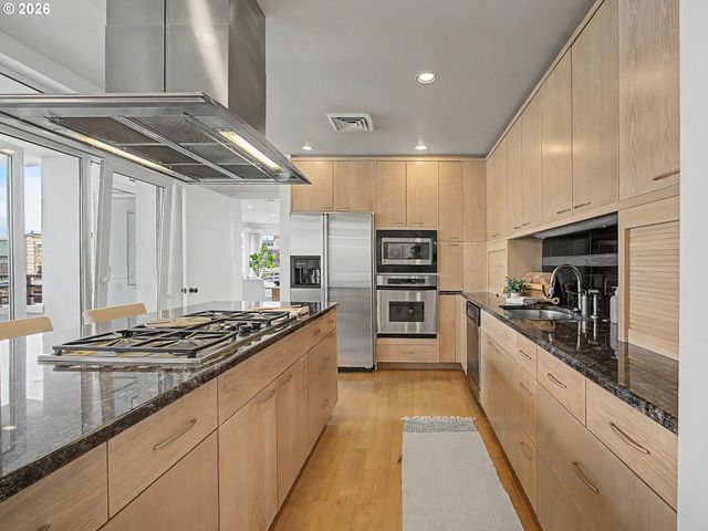 2445 Nw Westover Rd 202, Portland, OR 97210