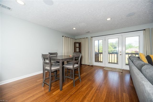 1250 Foursome LN, Virginia Beach, VA 23455