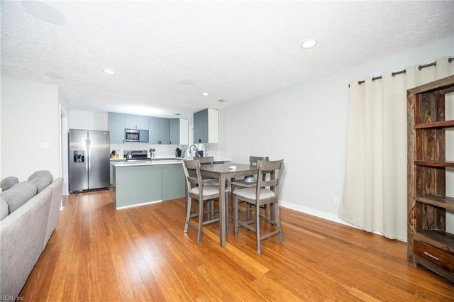 1250 Foursome LN, Virginia Beach, VA 23455