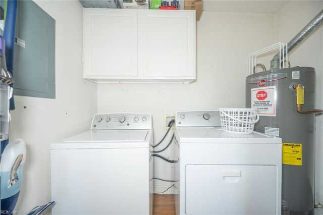 1250 Foursome LN, Virginia Beach, VA 23455