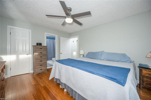 1250 Foursome LN, Virginia Beach, VA 23455