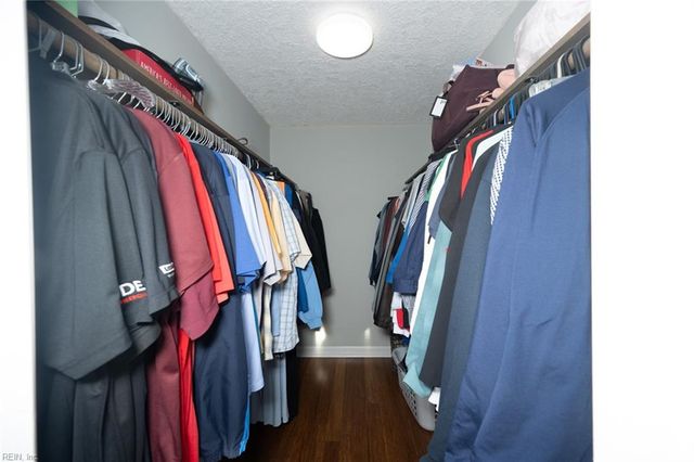 1250 Foursome LN, Virginia Beach, VA 23455