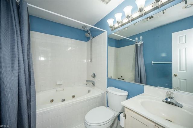 1250 Foursome LN, Virginia Beach, VA 23455