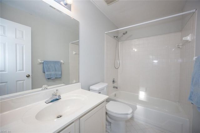 1250 Foursome LN, Virginia Beach, VA 23455