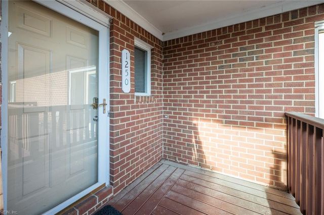 1250 Foursome LN, Virginia Beach, VA 23455