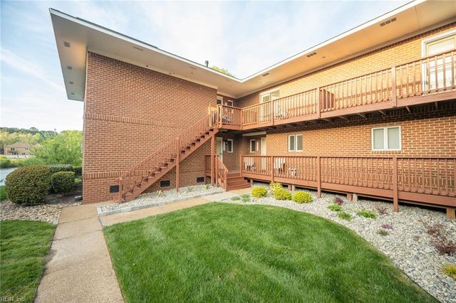 1250 Foursome LN, Virginia Beach, VA 23455