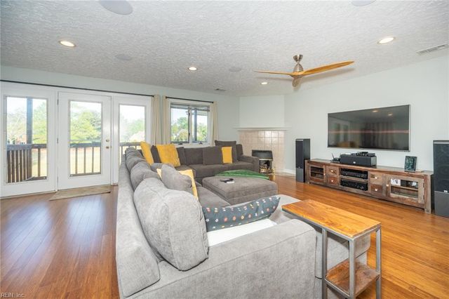 1250 Foursome LN, Virginia Beach, VA 23455