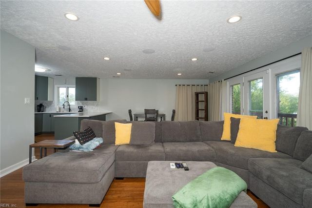 1250 Foursome LN, Virginia Beach, VA 23455