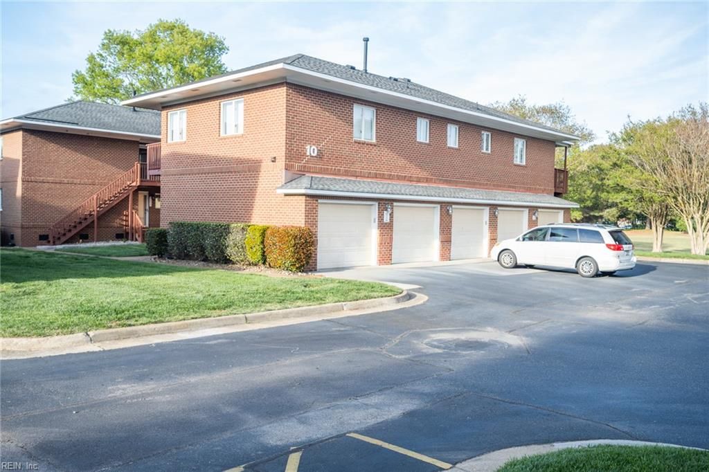 1250 Foursome LN, Virginia Beach, VA 23455