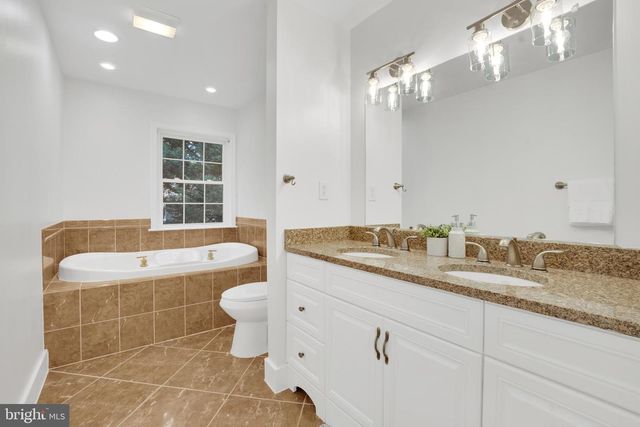 1615 S OAKLAND ST, Arlington, VA 22204
