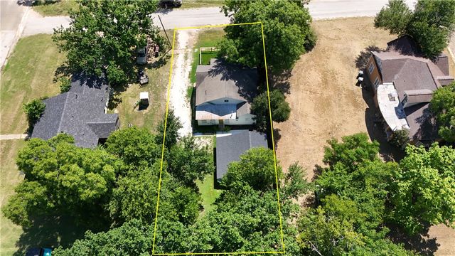 504 South Pine Street, Calvert, TX 77837
