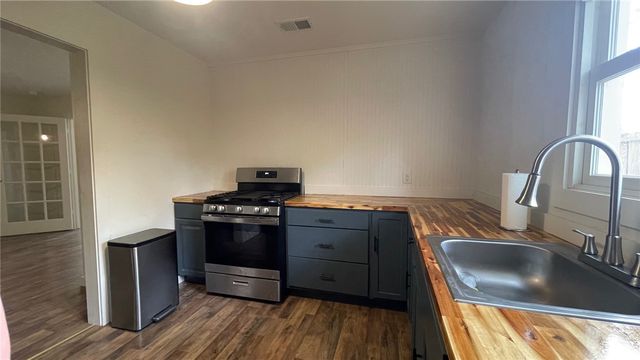 504 South Pine Street, Calvert, TX 77837