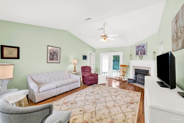 10049 Centre St, Pensacola, FL 32506