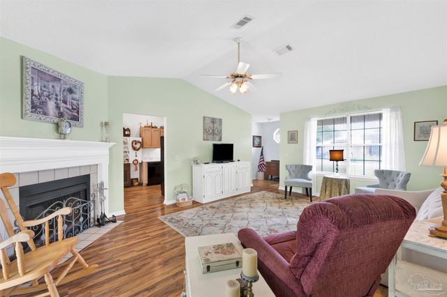10049 Centre St, Pensacola, FL 32506