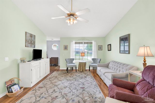 10049 Centre St, Pensacola, FL 32506