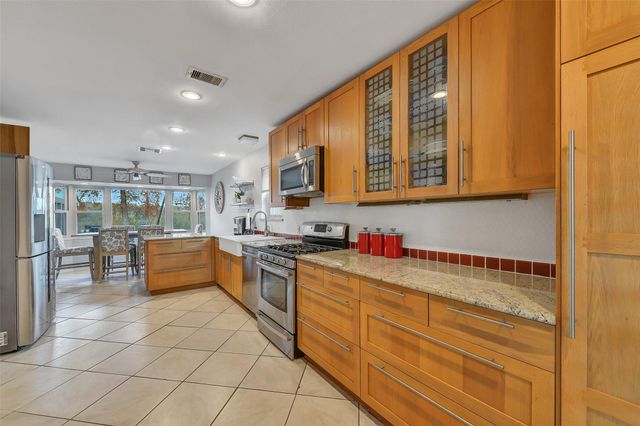 2211 Bayou Drive, League City, TX 77573