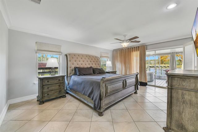 2211 Bayou Drive, League City, TX 77573